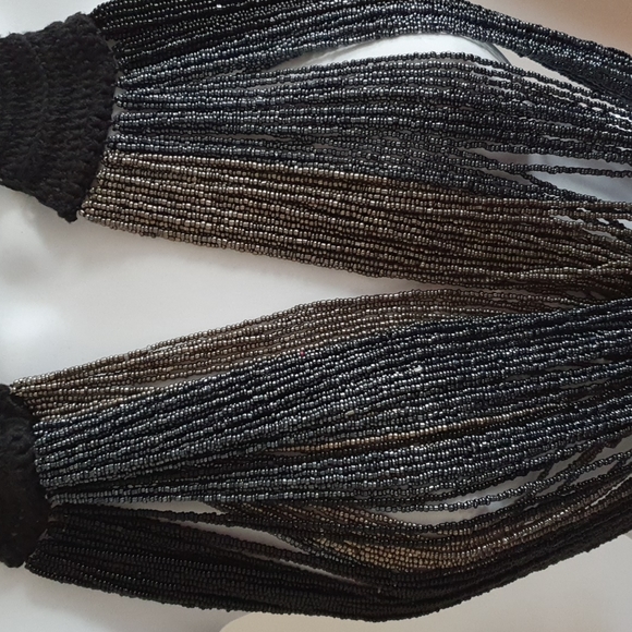 BEAUTIFUL FASHION BEADED NECKLACE. - Picture 4 of 5